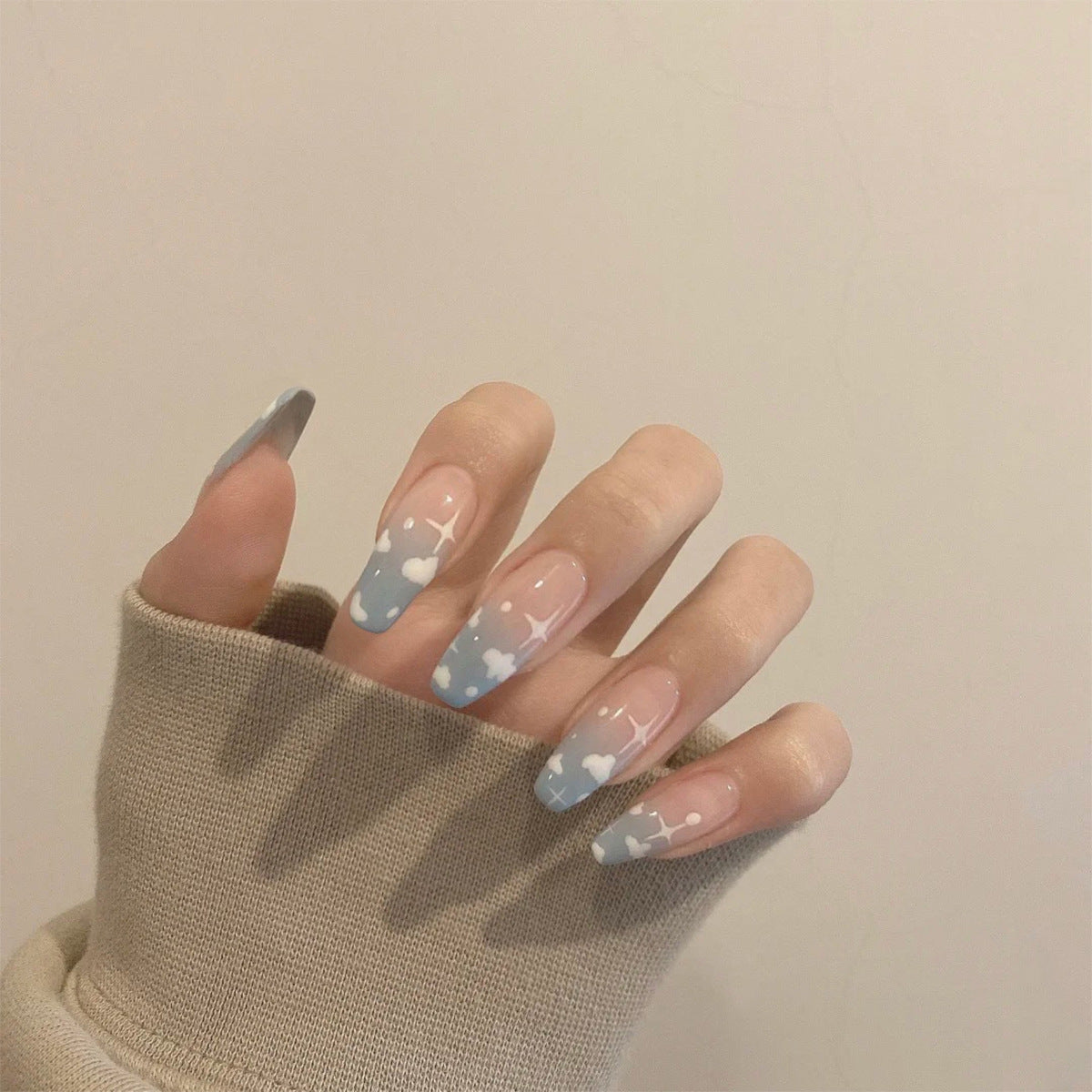 Faux Ongles Nuage Bleu & Effet Brillant Nolivia.fr