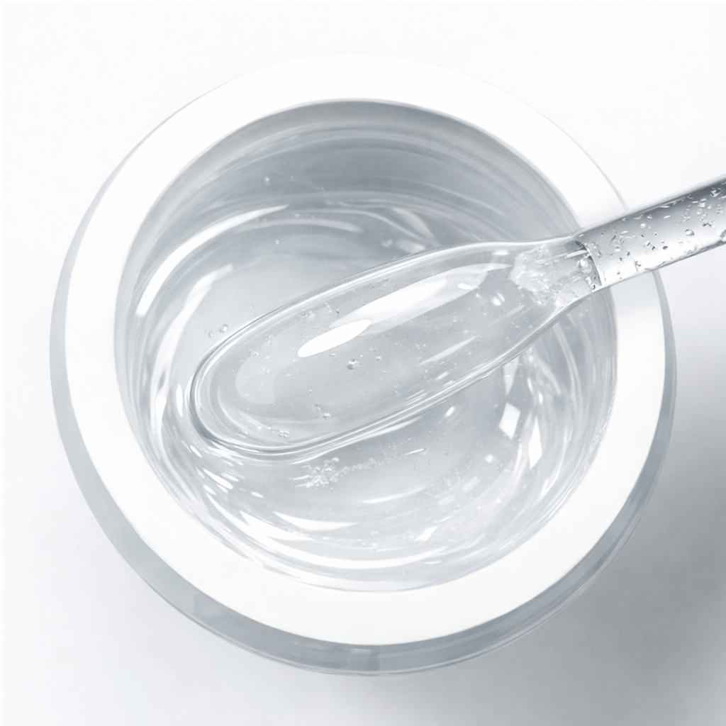 Application gel UV clear sur ongles - résultat brillant