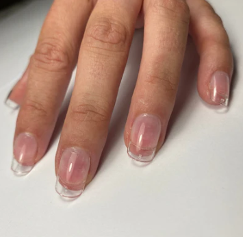 Résultat pose américaine avec kit capsules Nolivia - ongles nude